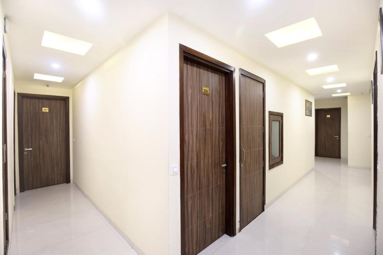 Capital O 8510 Welcome Inn Amritsar Bagian luar foto