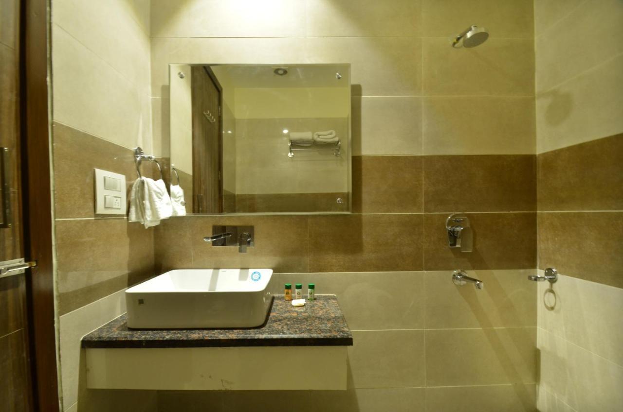 Capital O 8510 Welcome Inn Amritsar Bagian luar foto